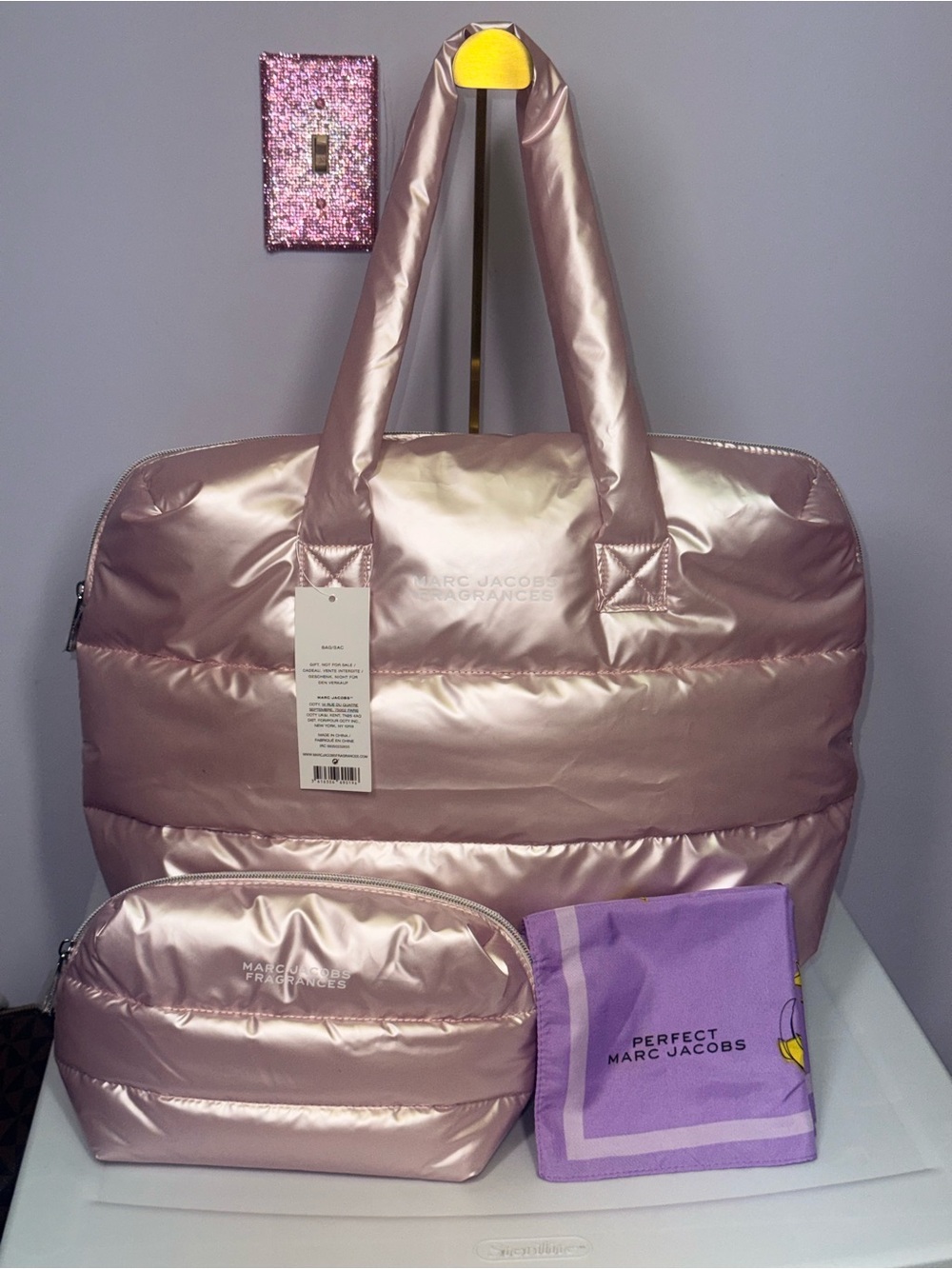 Marc Jacobs Rose Metallic Quilted Travel Bag with Matching Pouch - Picture 3 of 3